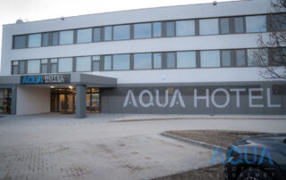 Aqua Hotel Kecskemét bejárat, portál.