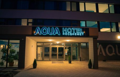 Aqua hotel Kecskemét - bejárat, portál